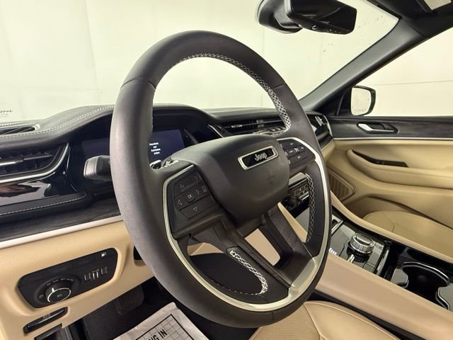 Used 2023 Jeep Grand Cherokee 4WD 4xe w/ Luxury Tech Group II image 17