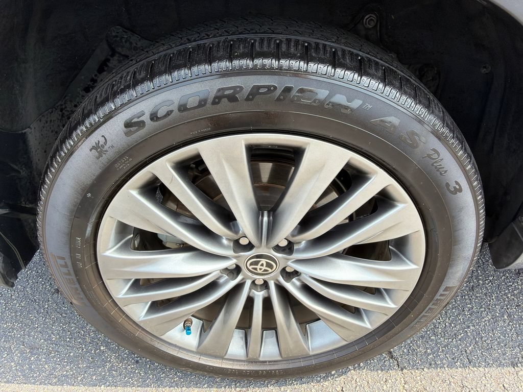Used 2020 Toyota Highlander Platinum FWD image 17