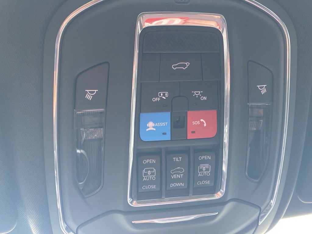 Used 2024 Jeep Grand Cherokee Limited AWD/4WD image 34