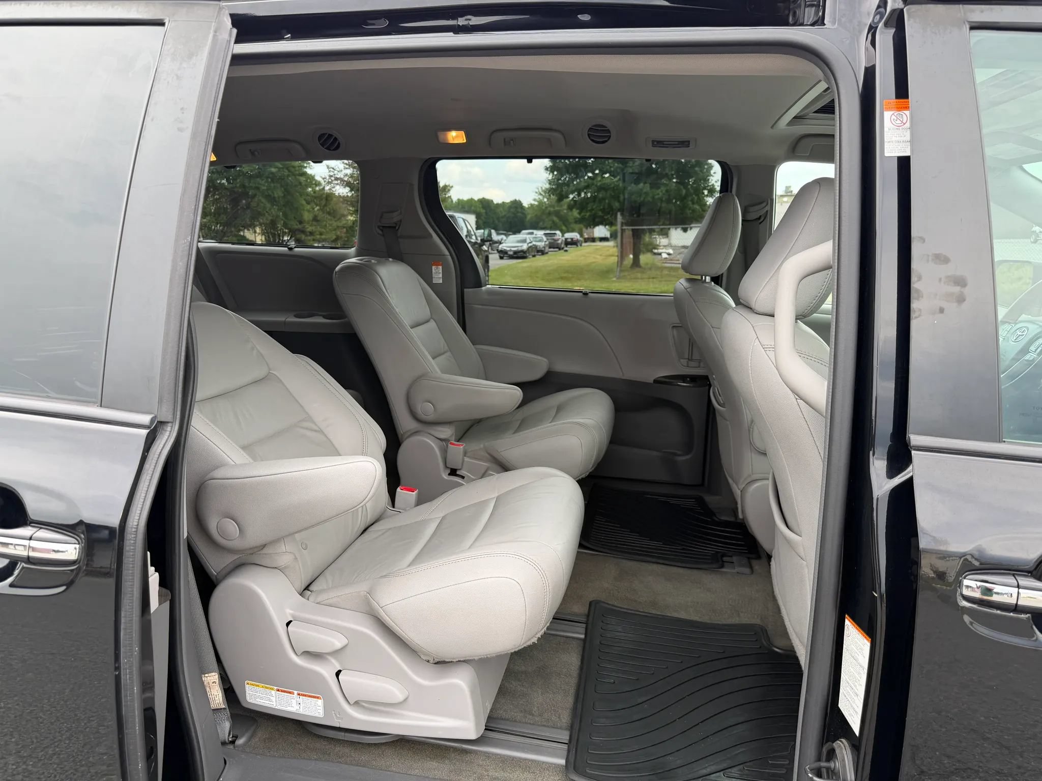 Used 2018 Toyota Sienna XLE w/ XLE Navigation Package AWD/4WD image 13