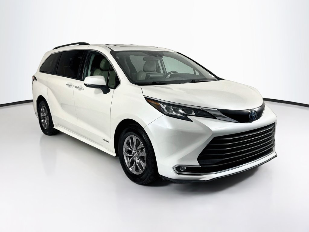 Used 2021 Toyota Sienna XLE FWD image 3