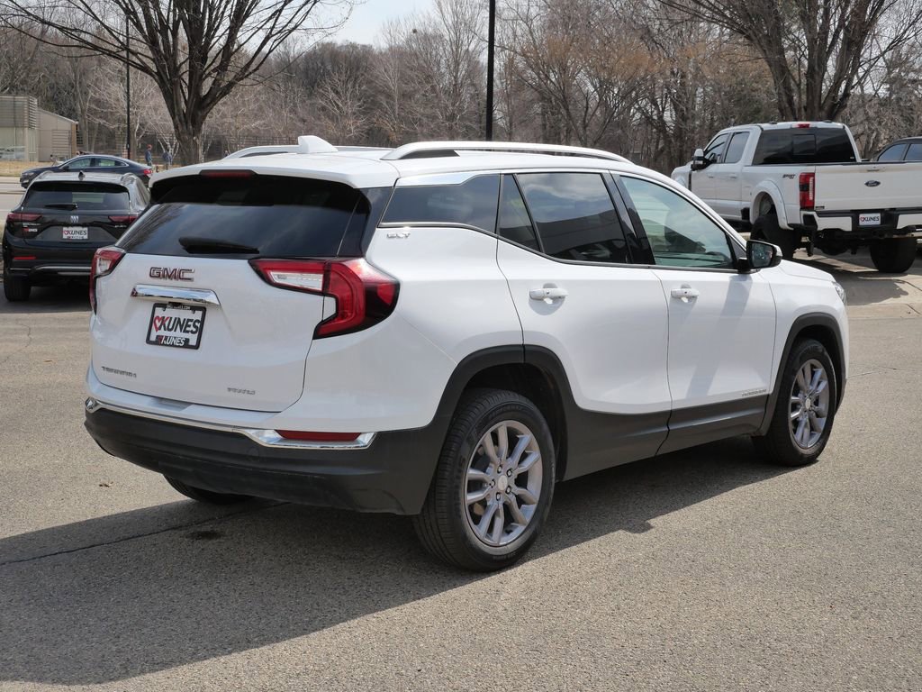 Used 2024 GMC Terrain SLT AWD/4WD image 13
