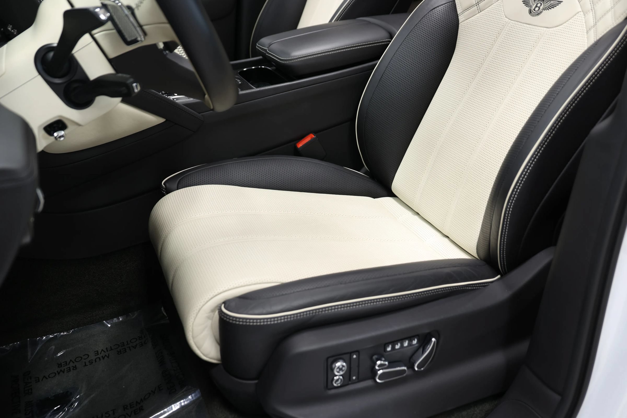 Used 2021 Bentley Bentayga w/ First Edition Specification AWD/4WD image 21