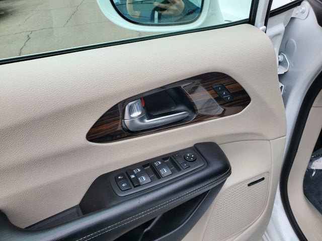 Used 2022 Chrysler Pacifica Limited FWD image 10