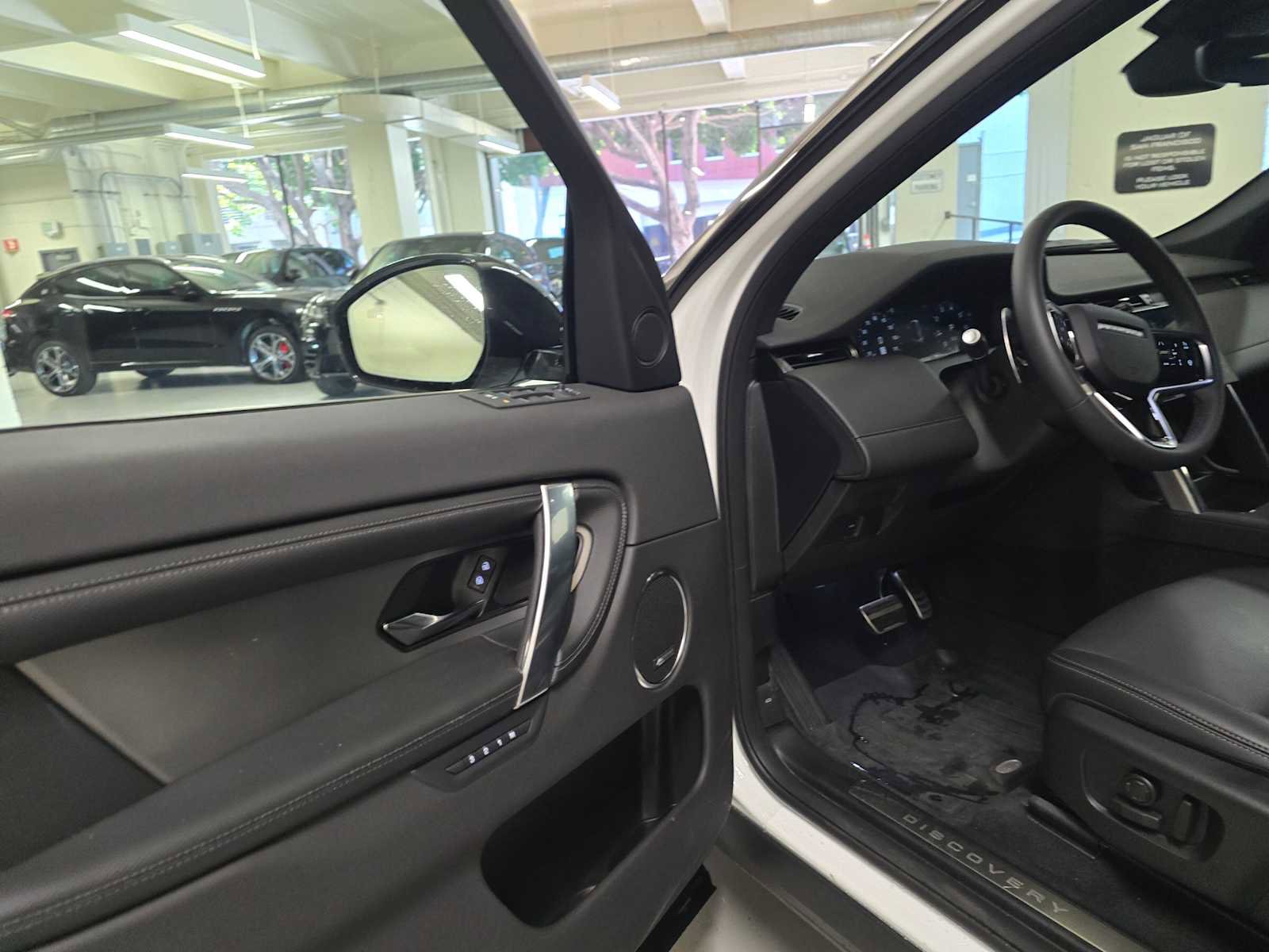 Certified 2025 Land Rover Discovery Sport Dynamic SE image 19