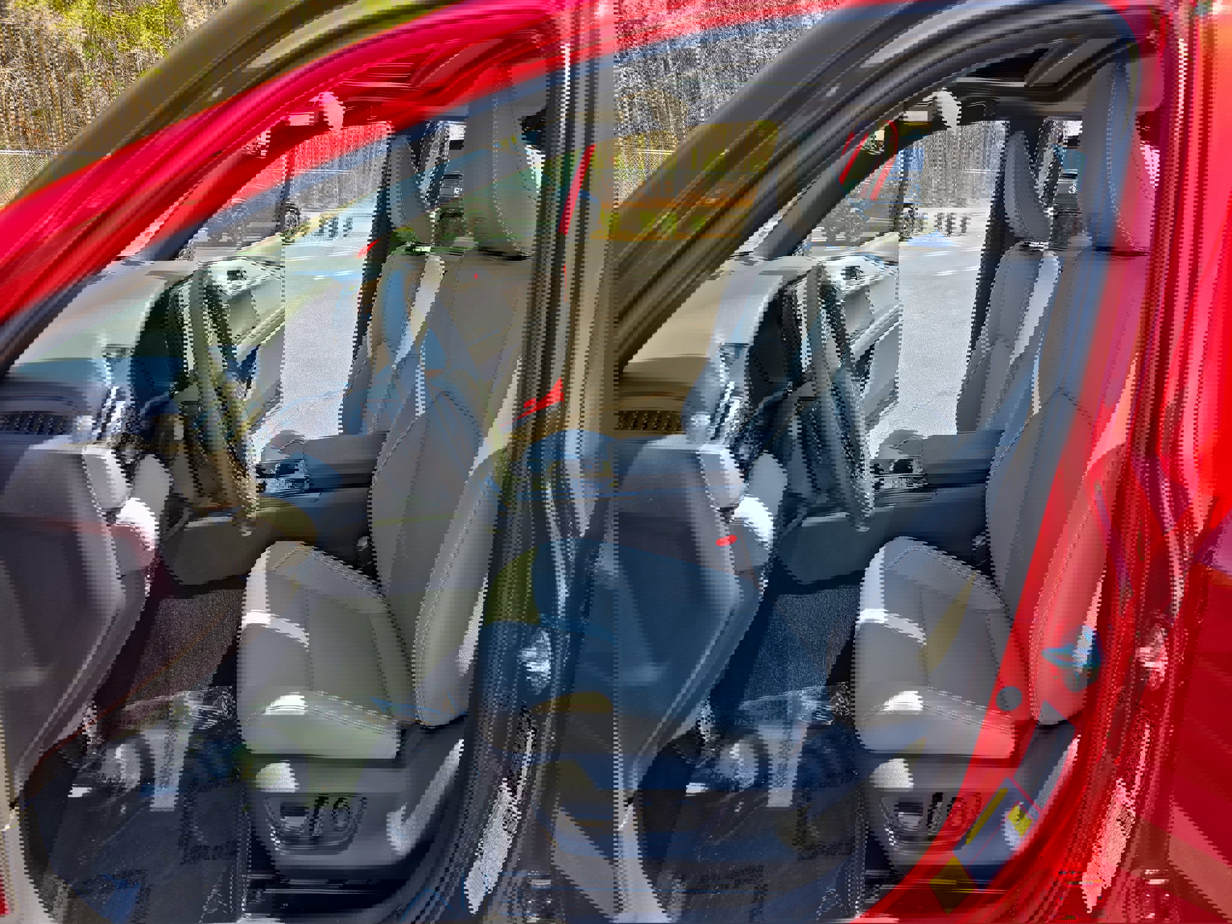 Used 2025 Toyota Camry SE w/ Multimedia Upgrade Package image 14