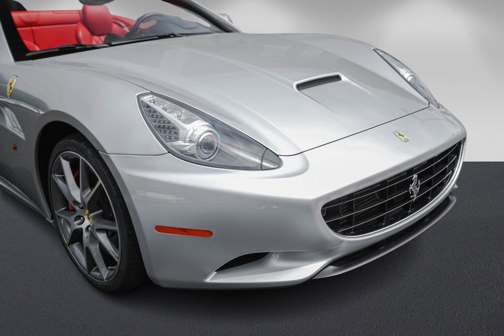 Used 2010 Ferrari California image 12