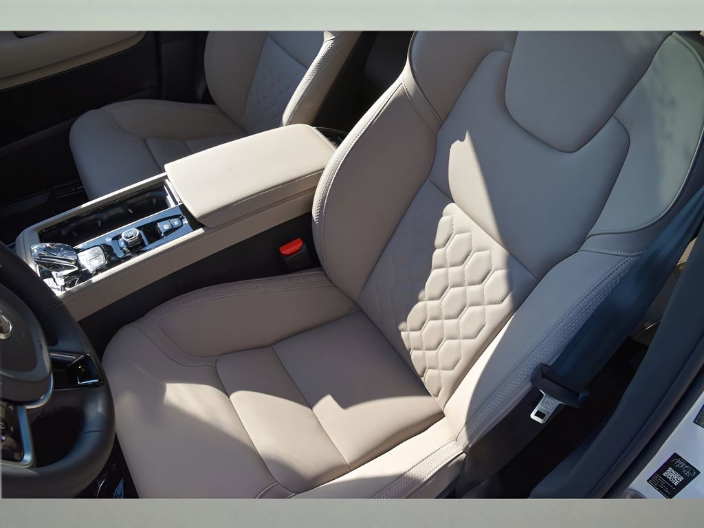 New 2026 Volvo XC90 B6 Plus w/ Protection Package Premier image 13