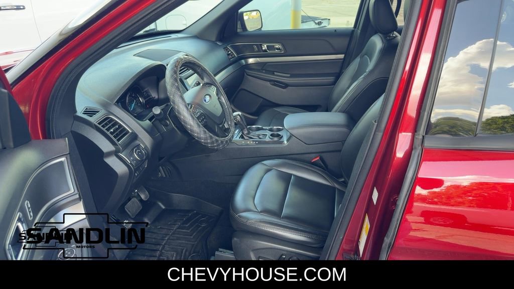 Used 2019 Ford Explorer XLT w/ Equipment Group 202A image 13