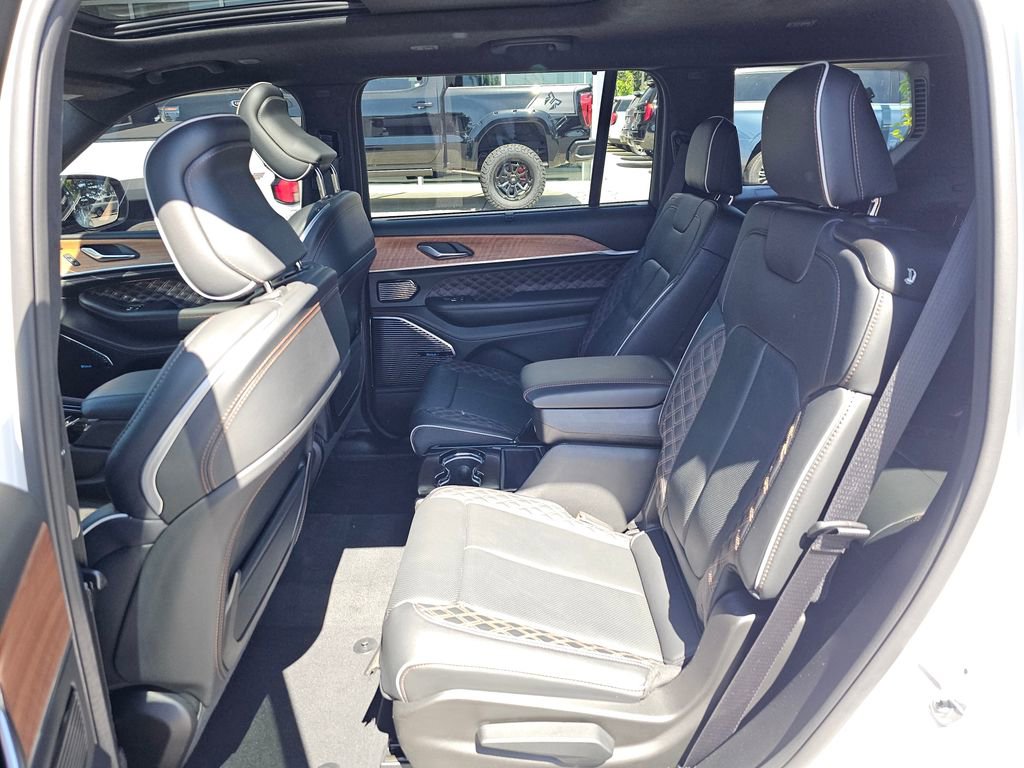 Used 2025 Jeep Grand Cherokee L Summit AWD/4WD image 17