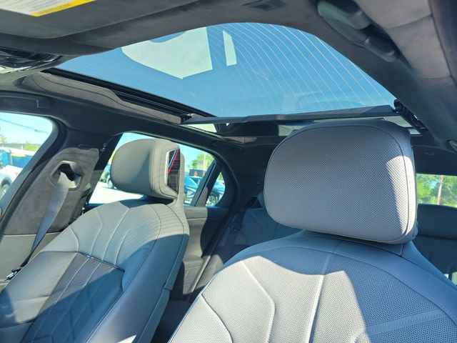 Used 2024 BMW 760i xDrive w/ Executive Package image 19