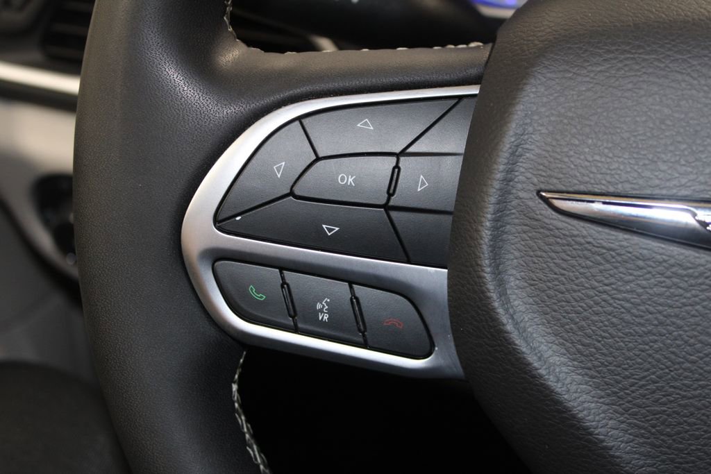 Used 2024 Chrysler Pacifica Touring-L image 35