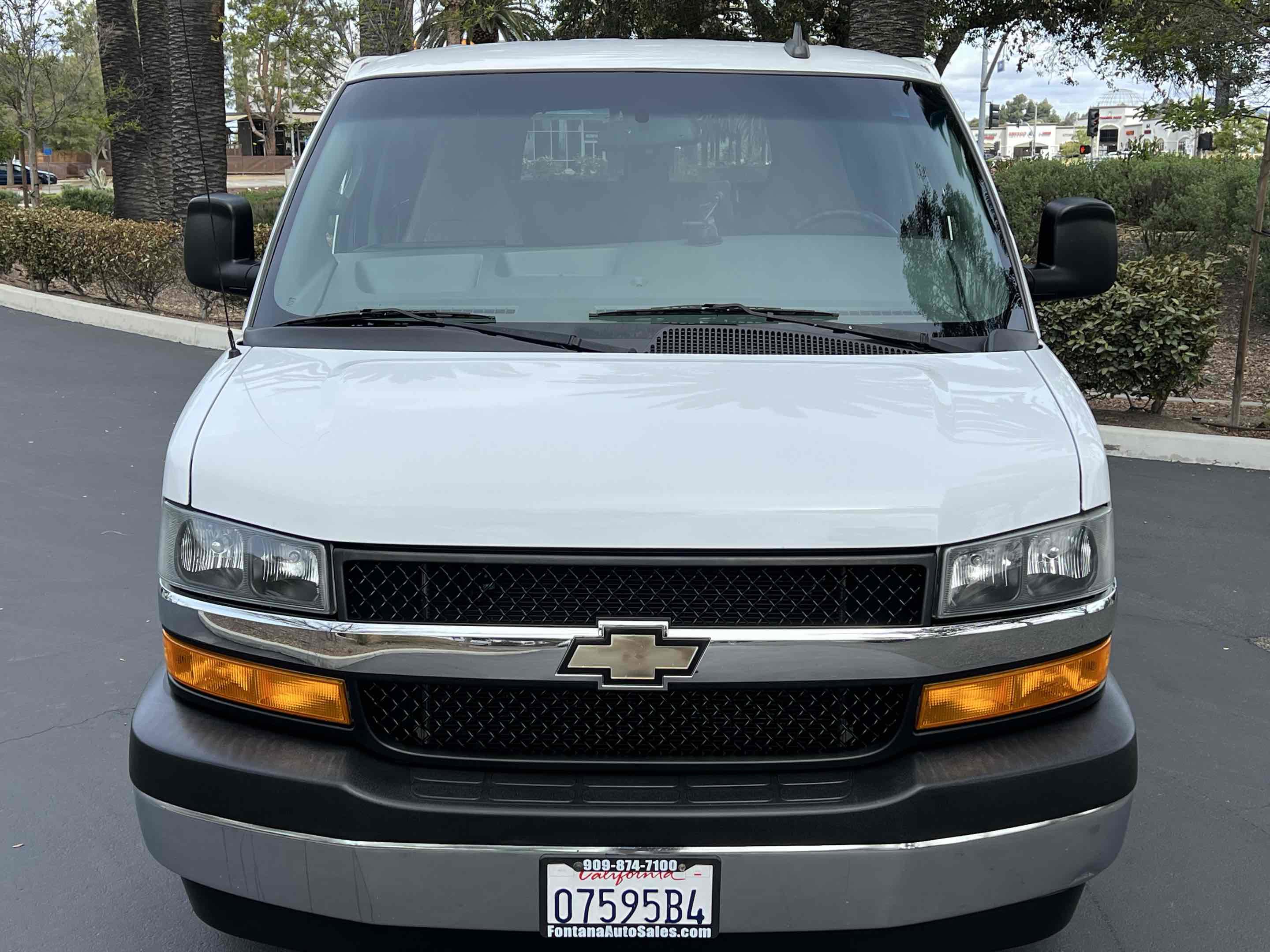 Used 2018 Chevrolet Express 3500 LT w/ LT Preferred Equipment Group RWD image 10