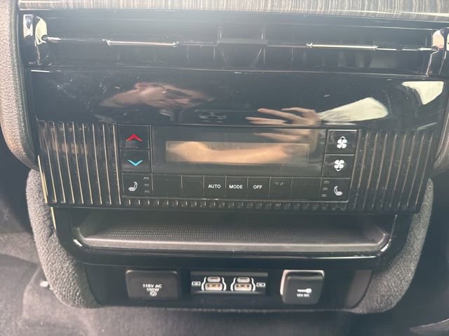 Used 2022 Jeep Wagoneer Series III AWD/4WD image 31