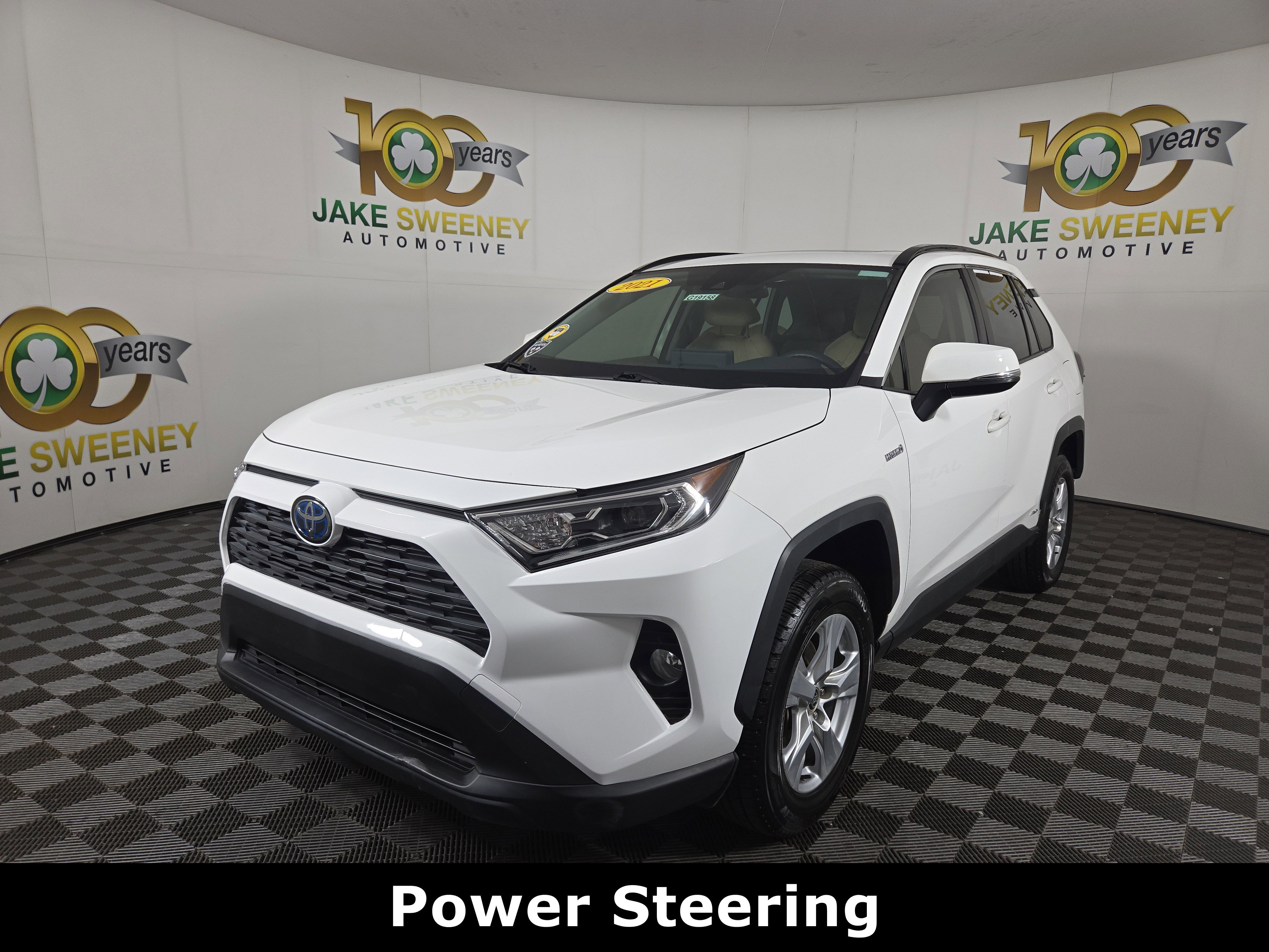 Used 2021 Toyota RAV4 XLE image 3