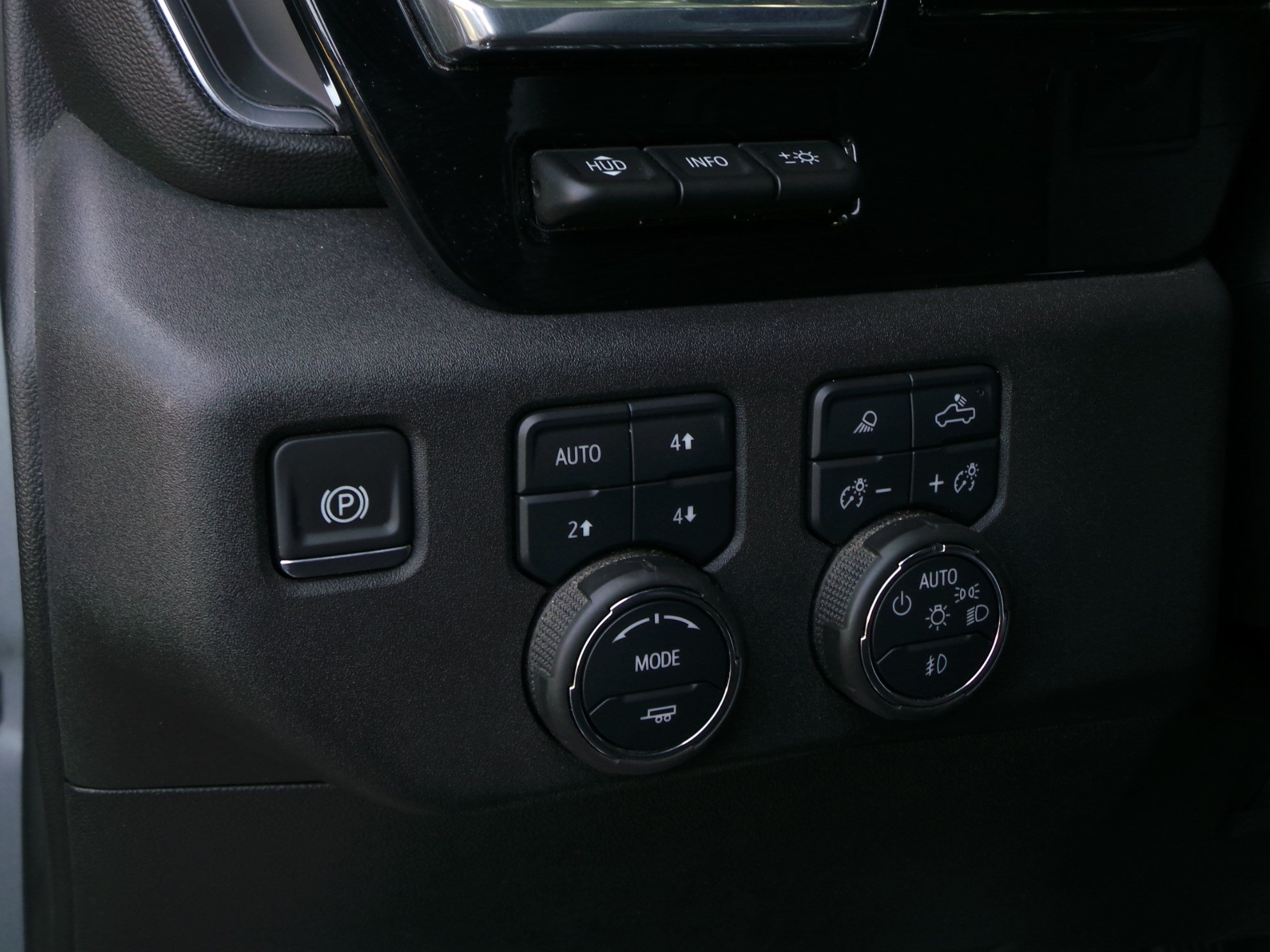 Used 2025 Chevrolet Silverado 3500 High Country w/ High Country Premium Package AWD/4WD image 34