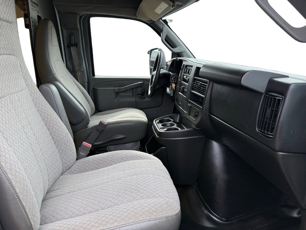 Used 2016 GMC Savana 3500 RWD image 15