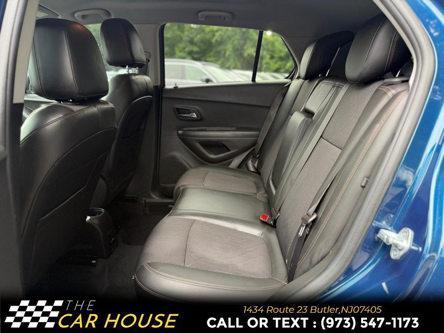 Used 2020 Chevrolet Trax LT w/ Driver Confidence Package AWD/4WD image 15