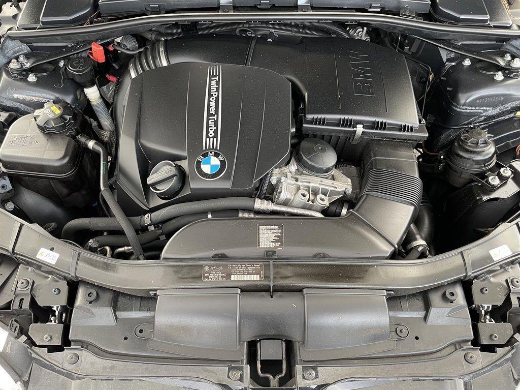 Used 2013 BMW 335i Convertible image 6