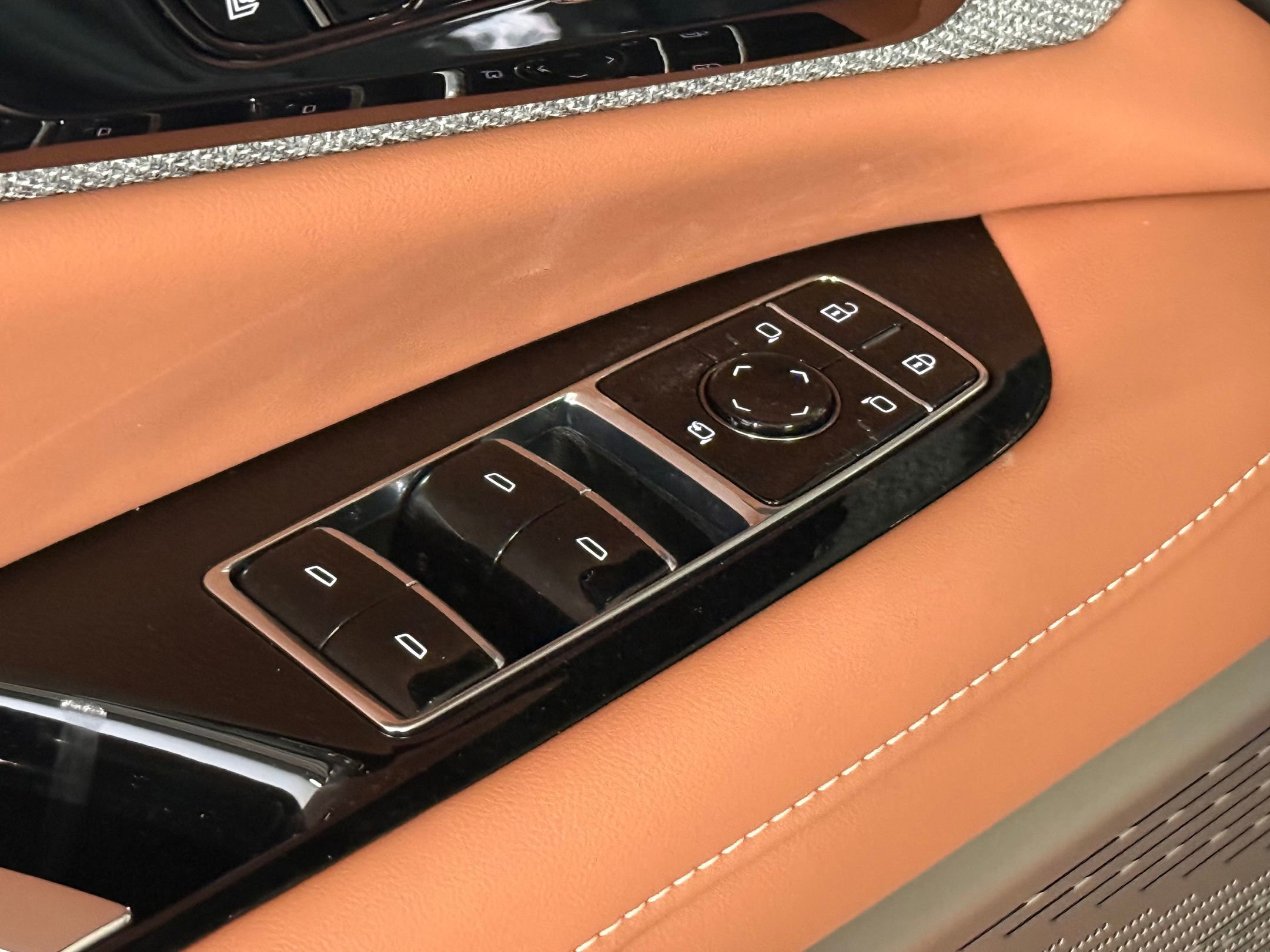 New 2026 Cadillac Optiq Luxury 2 image 21