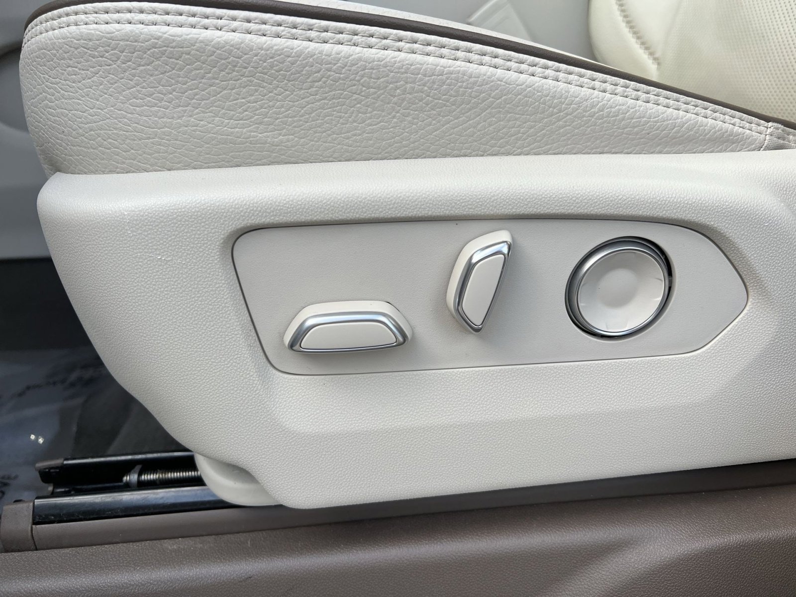 Used 2021 GMC Yukon Denali w/ Denali Premium Package image 22