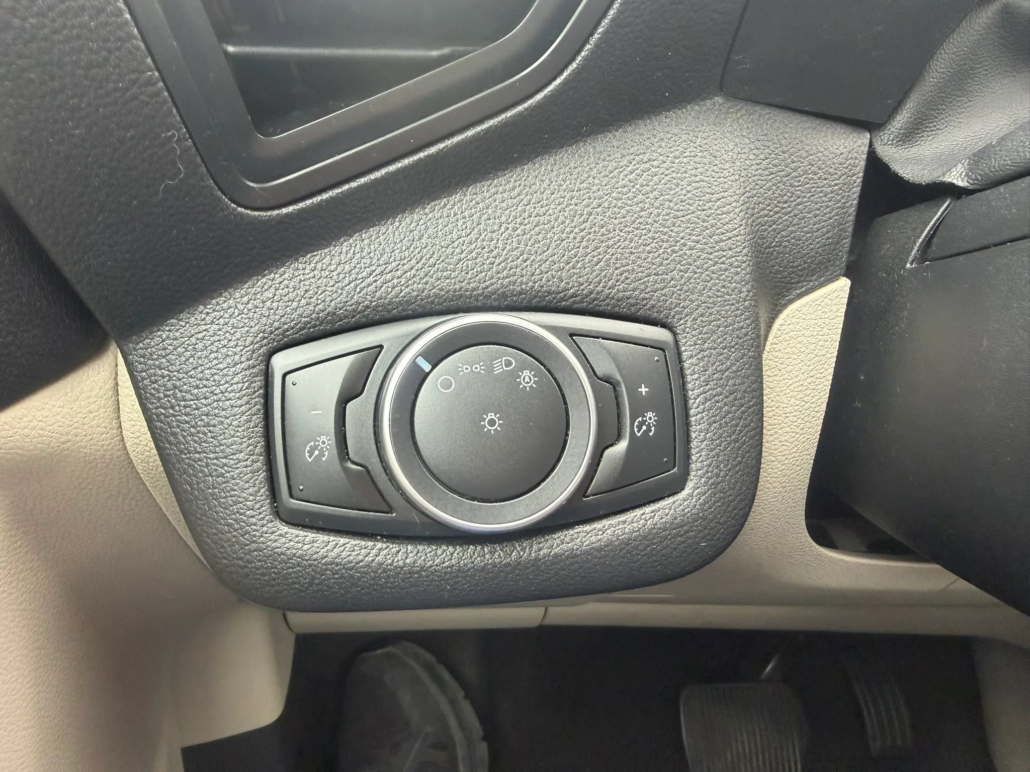 Used 2017 Ford C-MAX SE FWD image 19