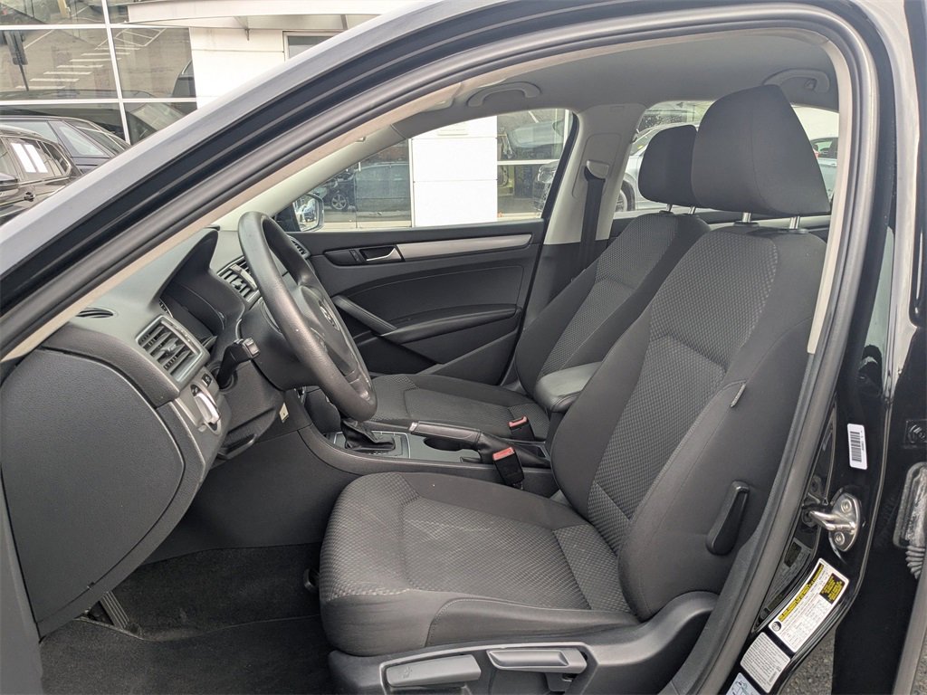 Used 2015 Volkswagen Passat 1.8T Limited Edition image 2