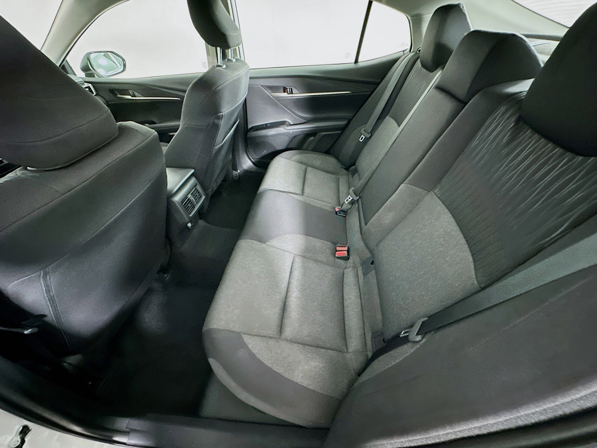 Used 2025 Toyota Camry LE image 28