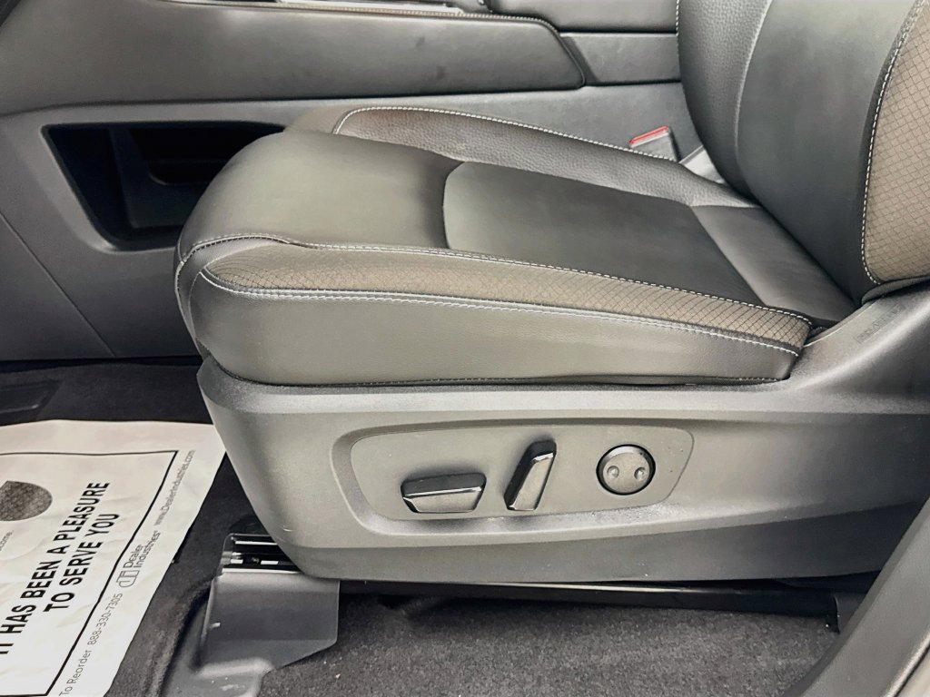 Used 2025 Nissan Pathfinder SL FWD image 26