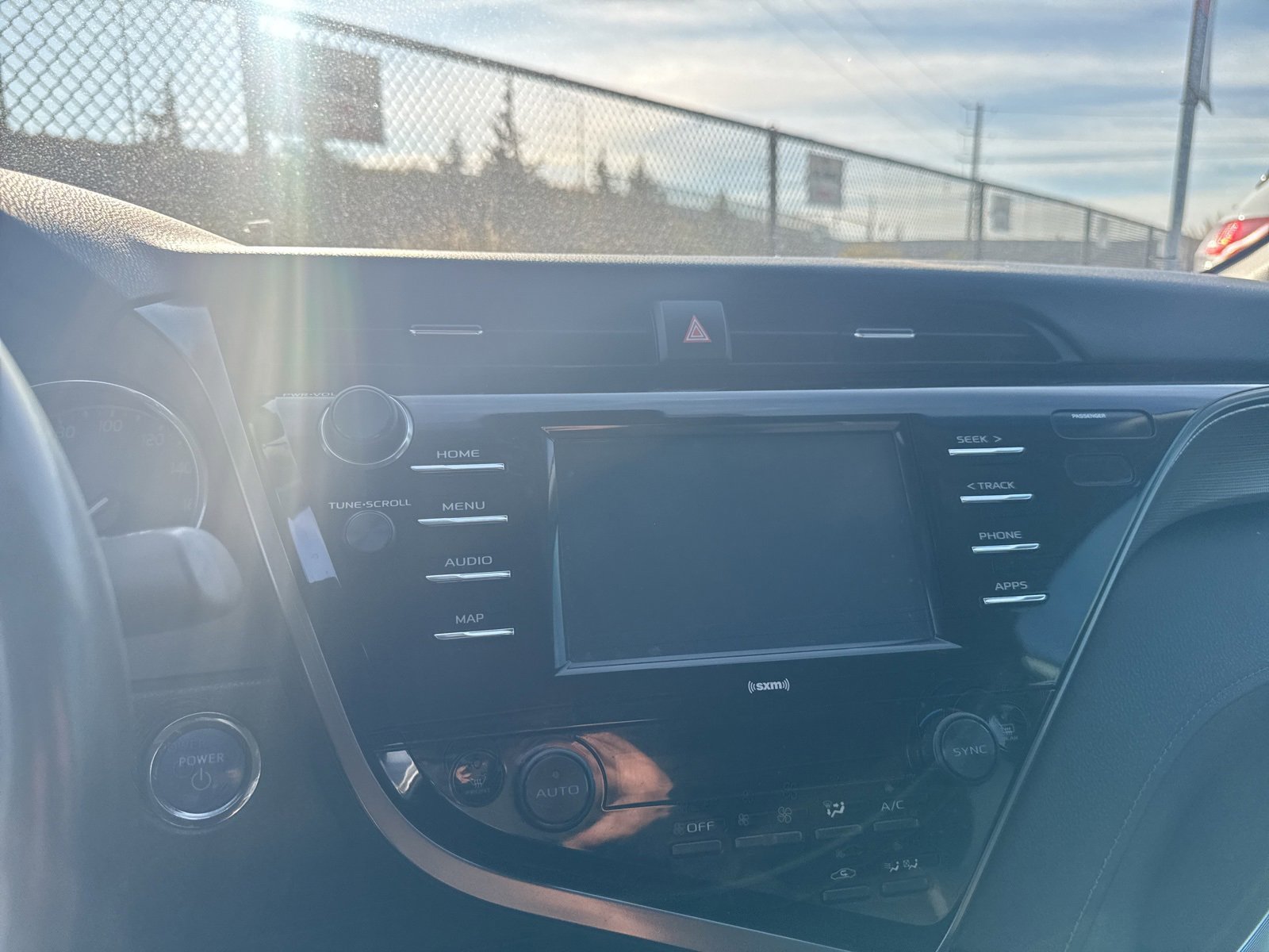 Used 2020 Toyota Camry SE image 11