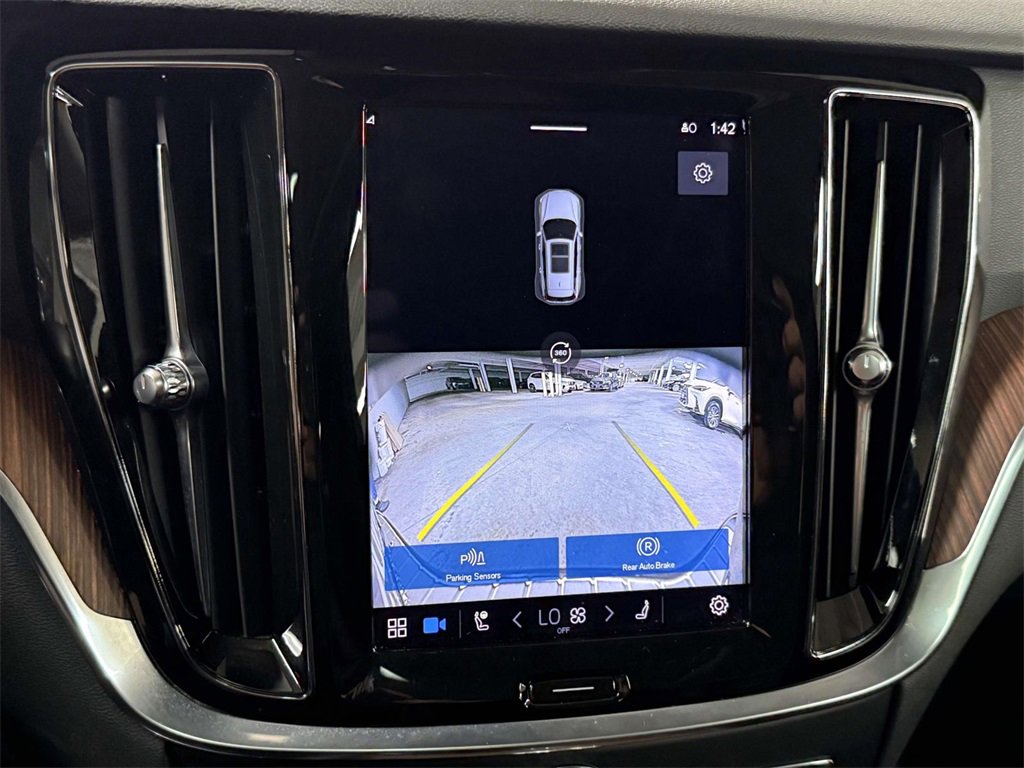 Used 2023 Volvo V60 B5 Cross Country Plus w/ Climate Package image 7