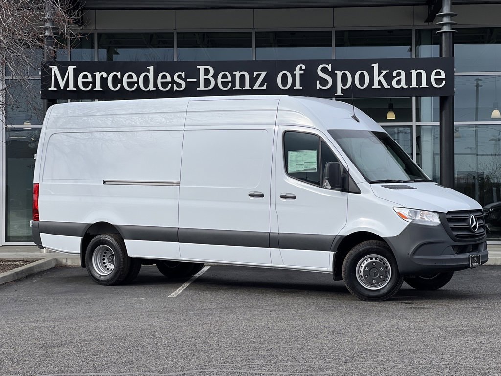 Used 2024 Mercedes-Benz Sprinter 4500 image 2