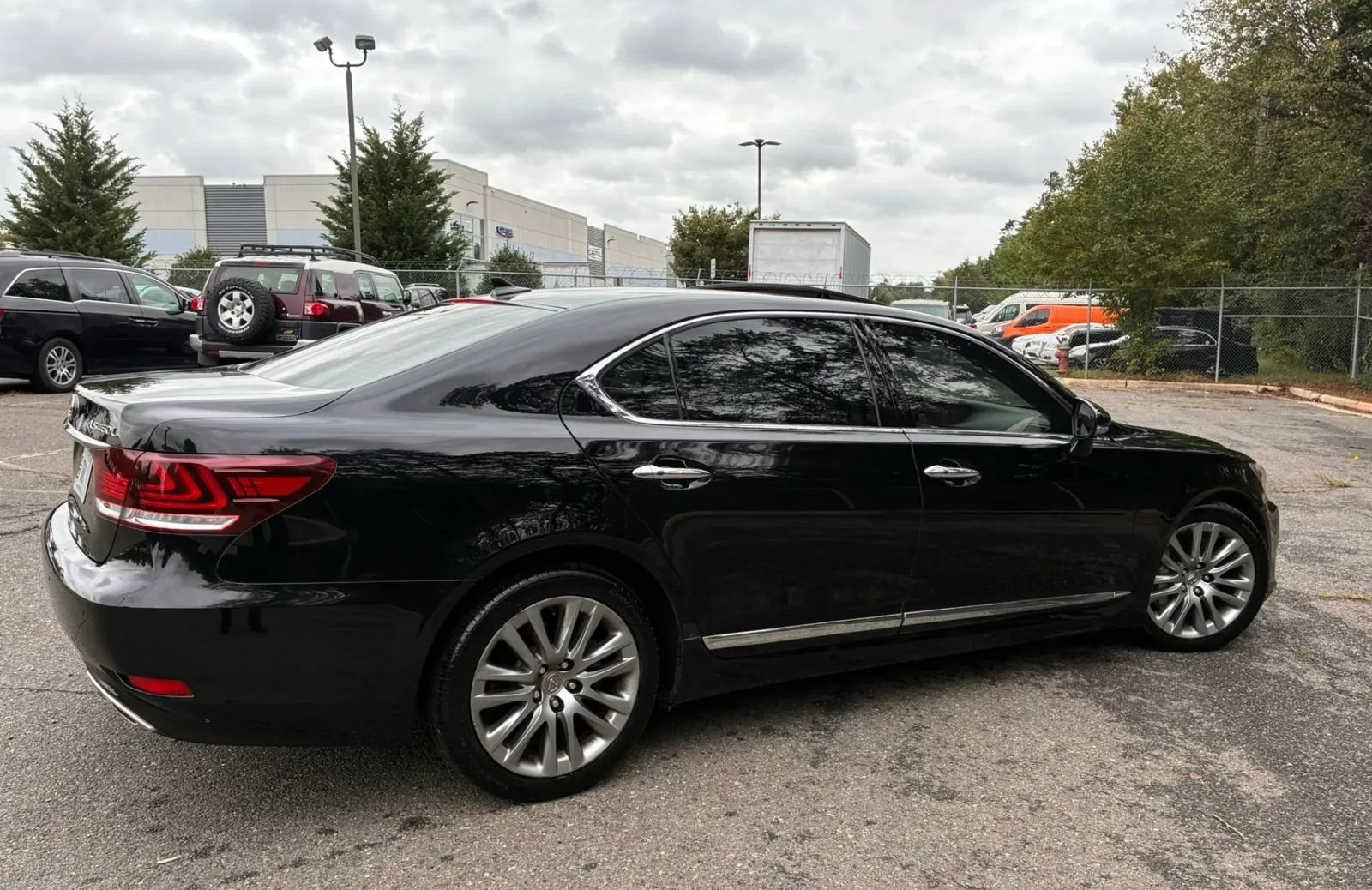 Used 2013 Lexus LS 460 L w/ All-Weather Pkg RWD image 13