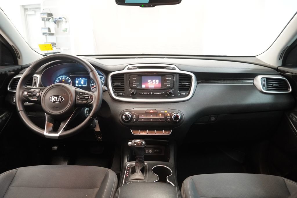 Used 2016 Kia Sorento LX w/ LX Convenience Package image 16