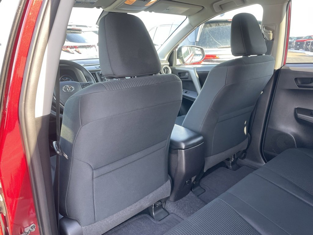 Used 2018 Toyota RAV4 LE image 47
