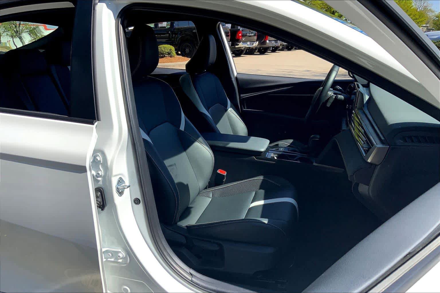 Used 2025 Toyota Camry SE FWD image 9
