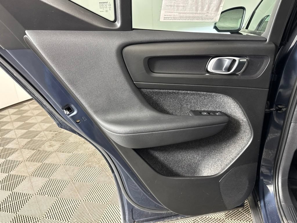 Used 2022 Volvo XC40 T5 Momentum AWD/4WD image 29