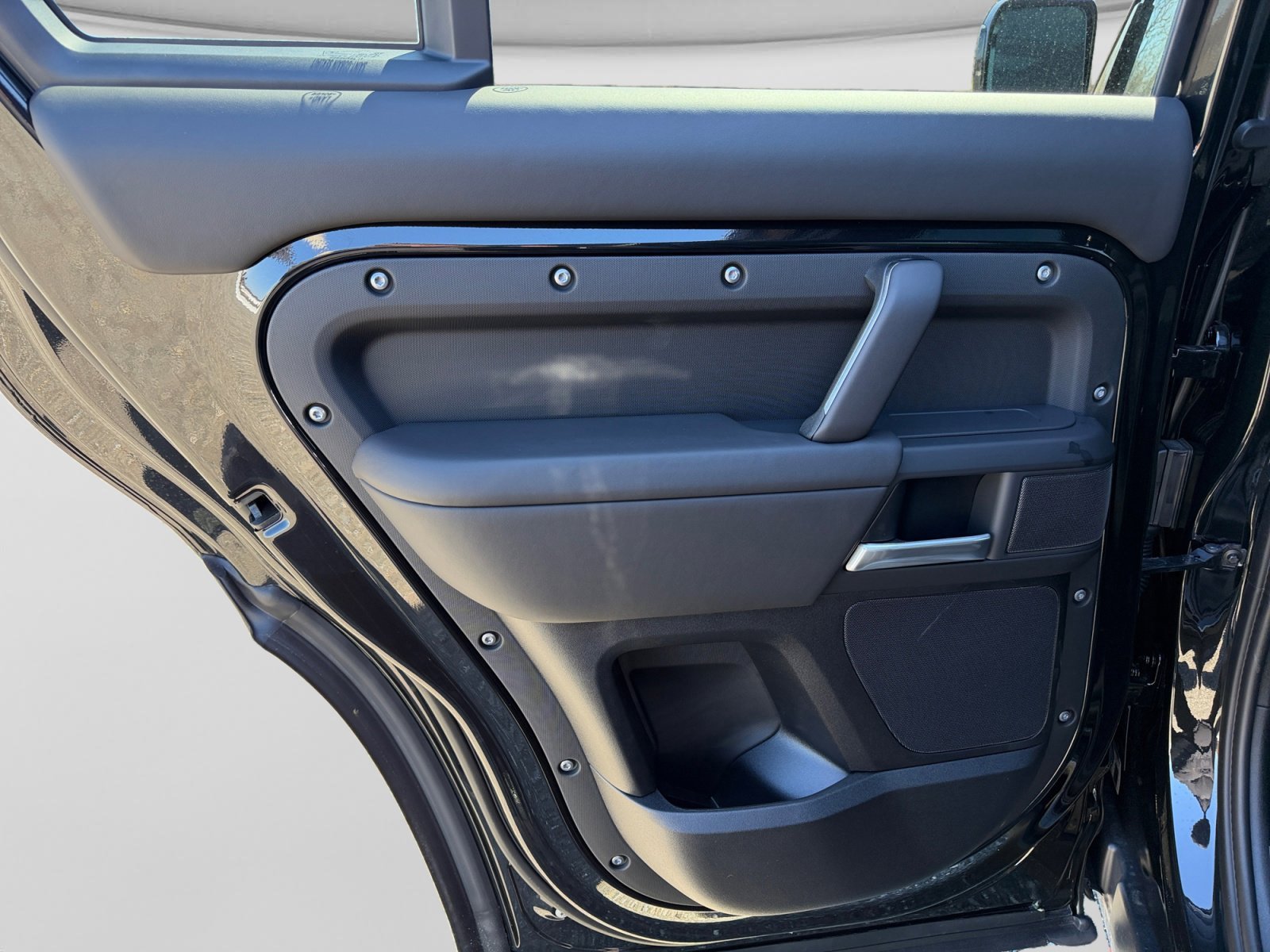 New 2026 Land Rover Defender 130 X-Dynamic SE AWD/4WD image 17