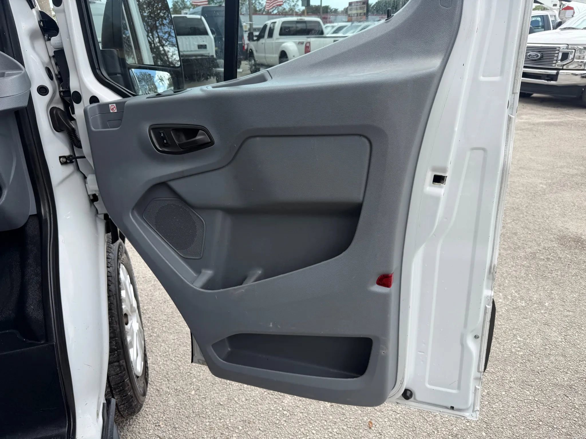 Used 2019 Ford Transit 250 XL w/ Exterior Upgrade Package image 16
