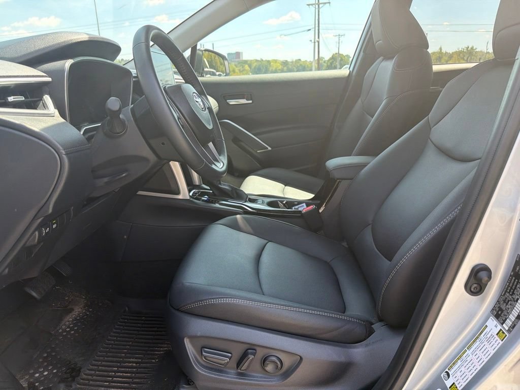 Used 2025 Toyota Corolla Cross XLE FWD image 38