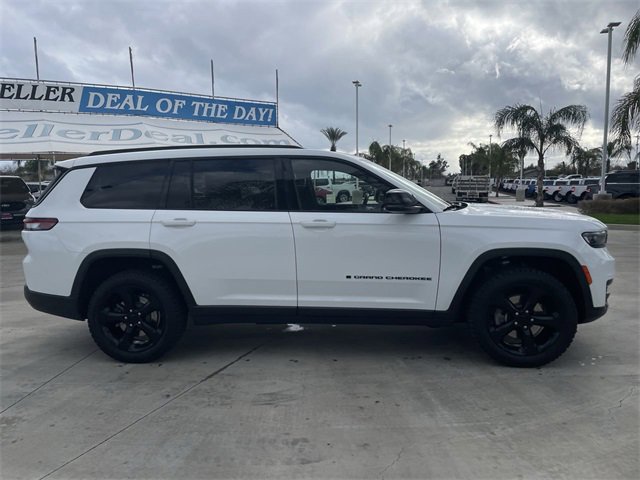 Used 2022 Jeep Grand Cherokee L Laredo image 9