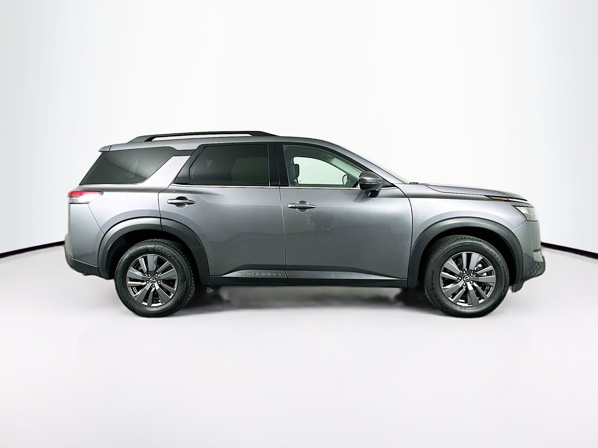 Used 2025 Nissan Pathfinder SV FWD image 10