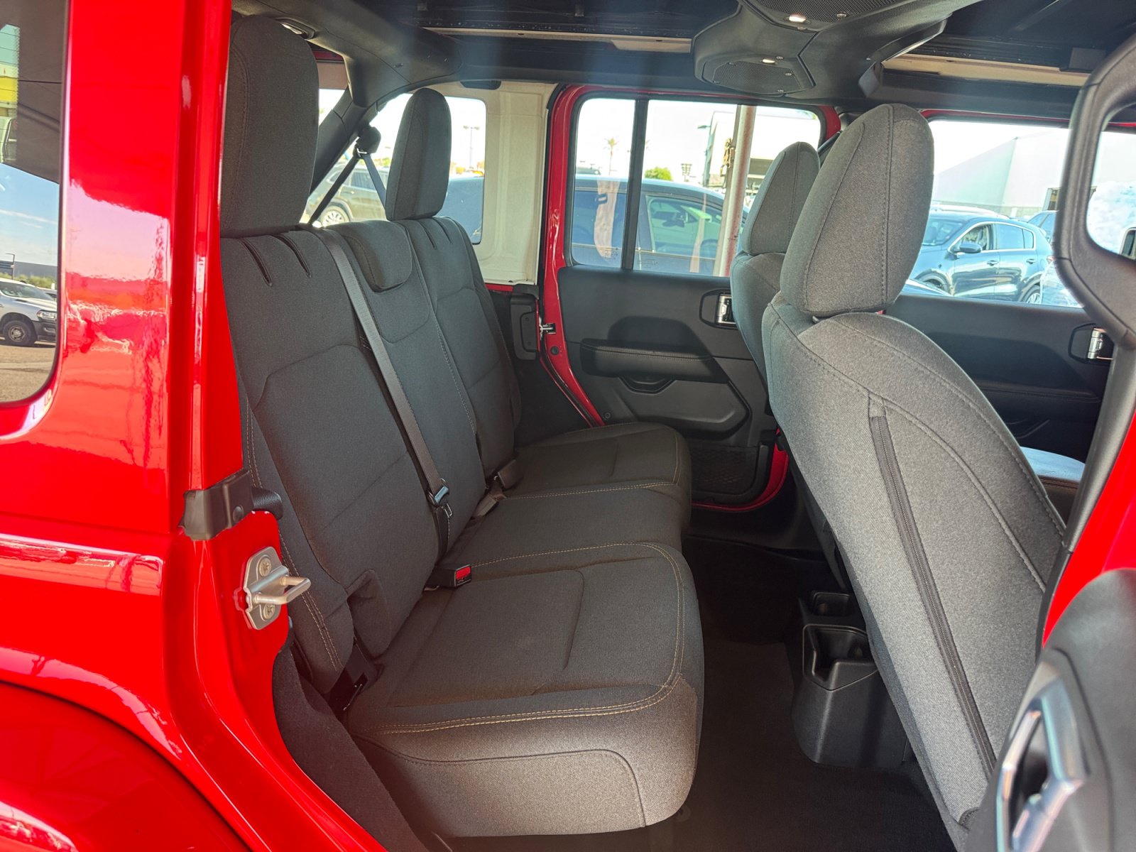 Used 2026 Jeep Wrangler Unlimited Sahara AWD/4WD image 29