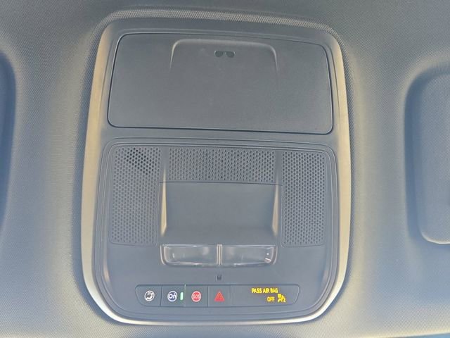 Used 2025 GMC Acadia Elevation image 7