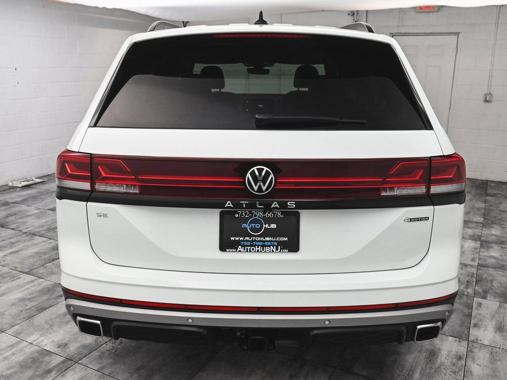 Used 2025 Volkswagen Atlas Peak Edition SE AWD/4WD image 5