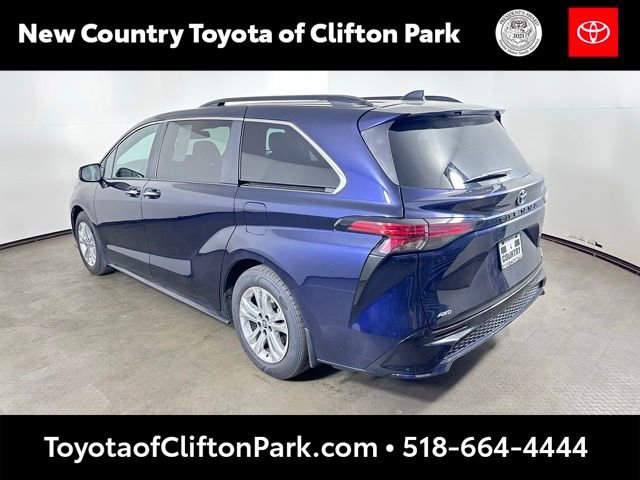 Used 2023 Toyota Sienna XSE w/ XSE Plus Package AWD/4WD image 5
