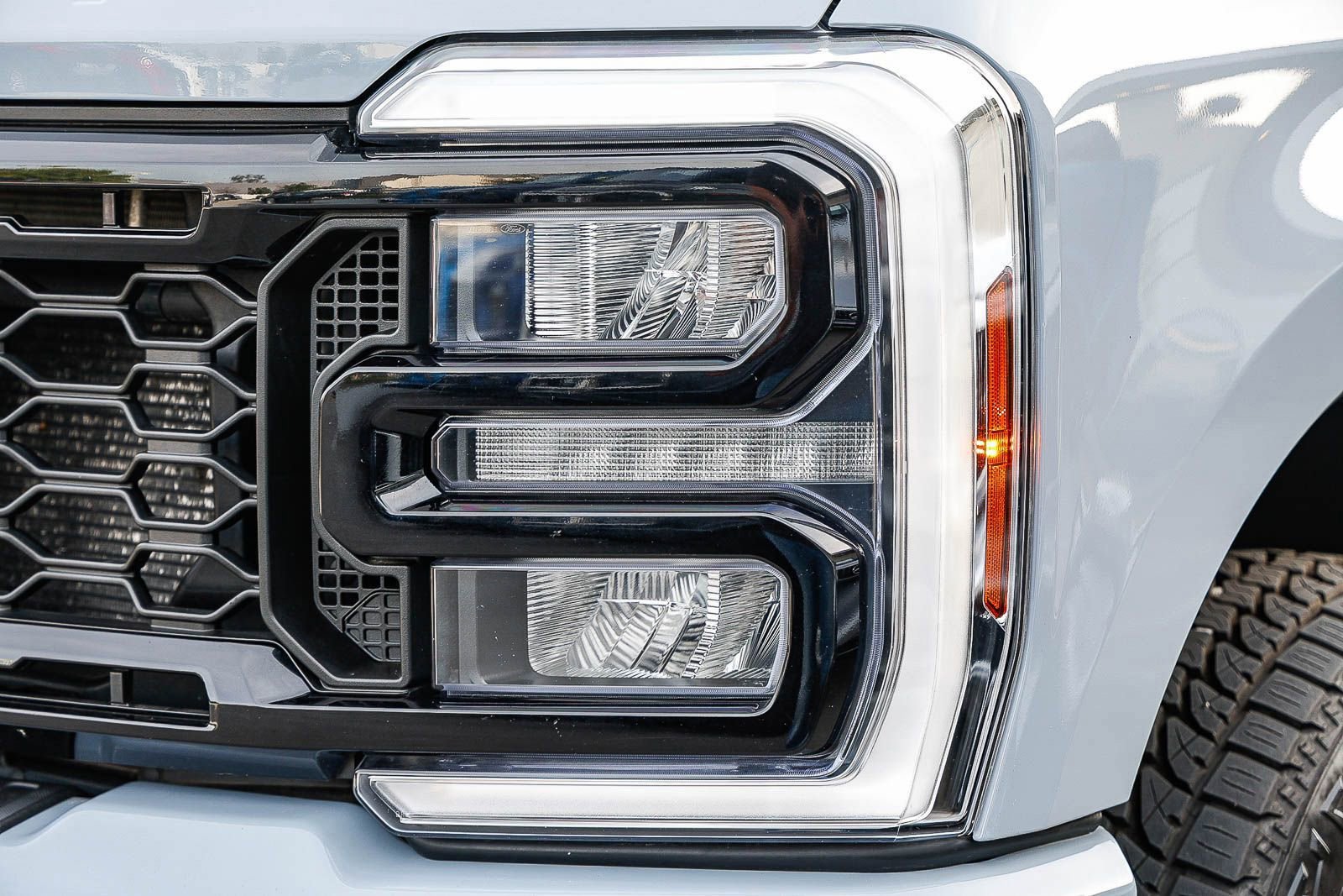 Used 2025 Ford F250 Lariat w/ Black Appearance Package AWD/4WD image 7