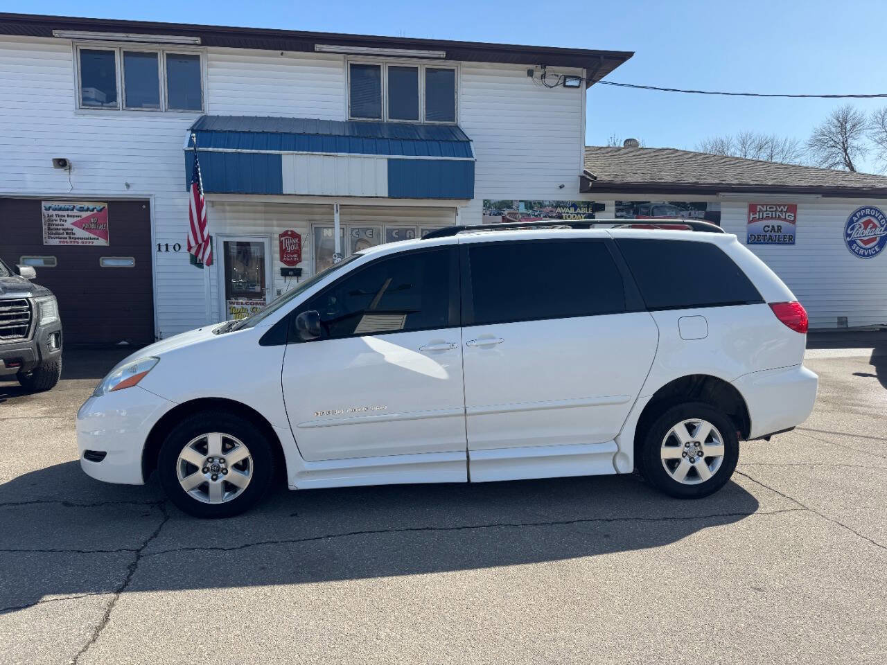 Used 2008 Toyota Sienna LE FWD image 1
