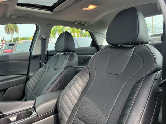 Certified 2023 Hyundai Elantra Limited FWD image 16