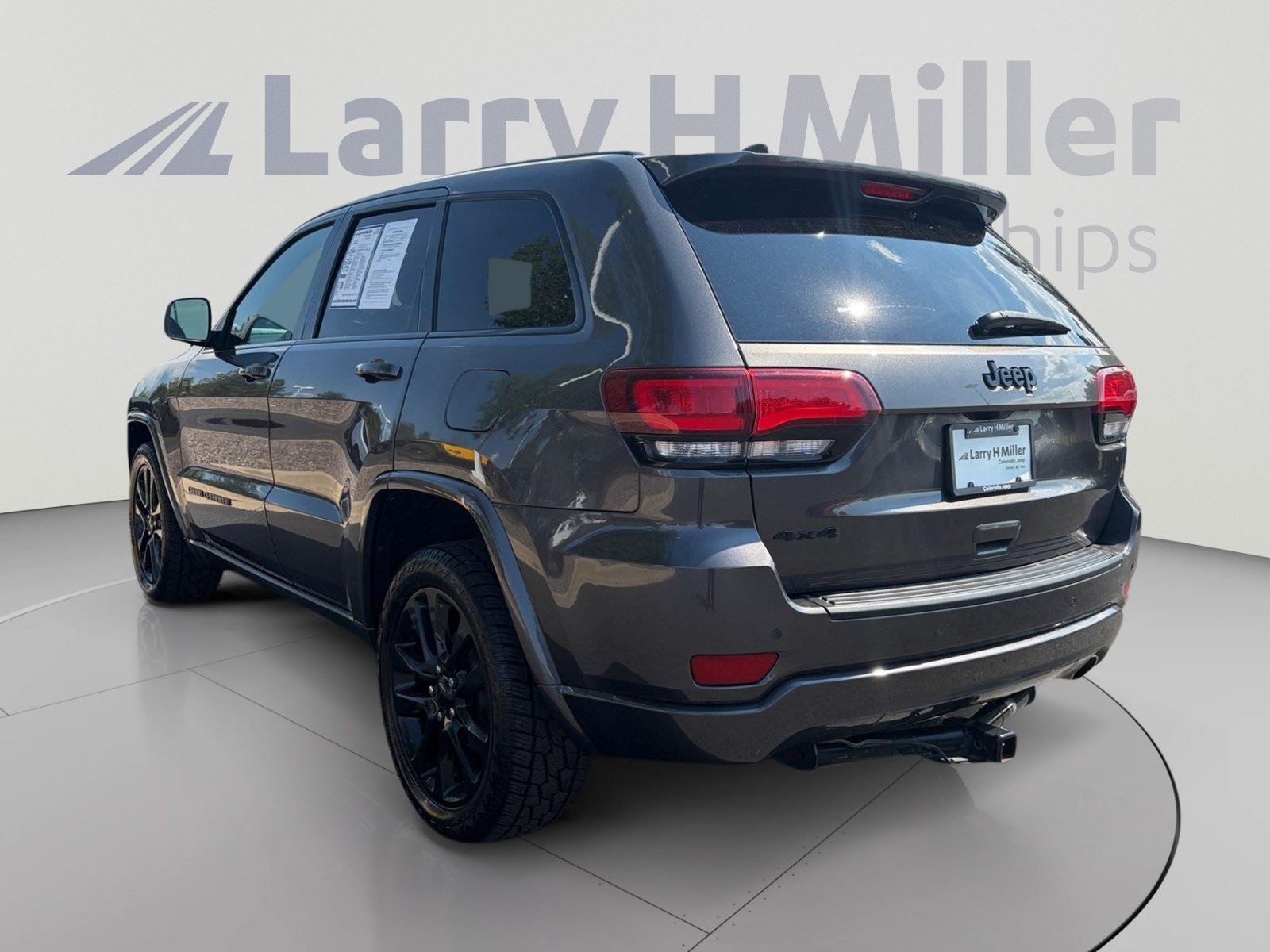 Used 2019 Jeep Grand Cherokee Altitude AWD/4WD image 3